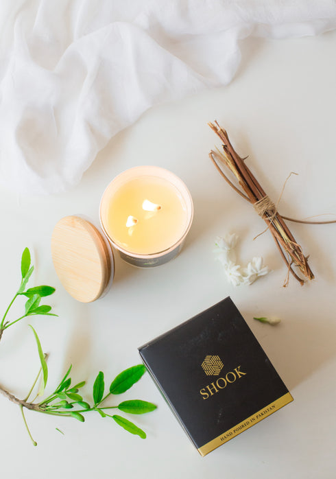 Blooming Petals - Jasmine Scented Candle - Double Wick - Free Shook Carry Bag